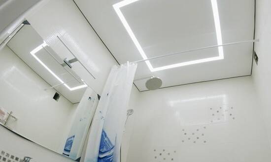Светополосы на натяжном потолке 3 кв.м. - Ванная - Чаусы